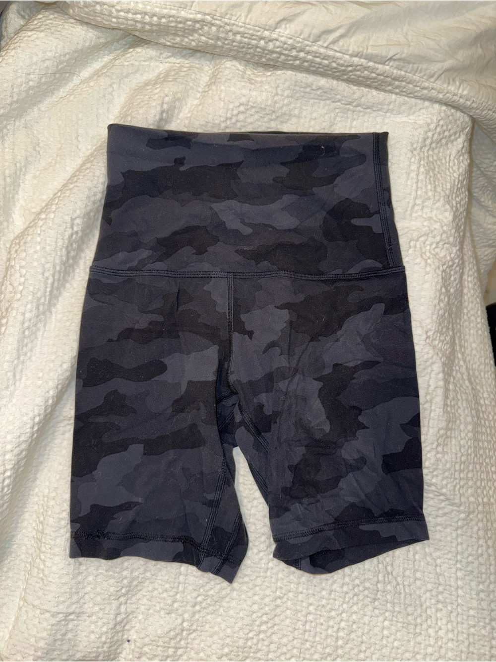 Lululemon High-Waist Camo Biker Shorts - Black/Charcoal